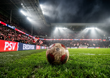 FC Twente geeft in de slotfase kostbare punten uit handen tegen AZ