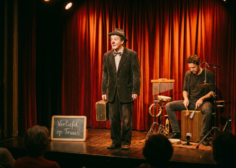 Extra speeldata voor succesvolle theatervoorstelling 'Verliefd op Truus'