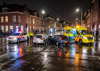 Gewonde bij nachtelijke botsing op de Wilhelminasingel in Roermond
