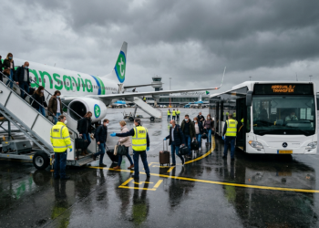 Opvarenden door hantavirus getroffen cruiseschip landen zondag in Eindhoven