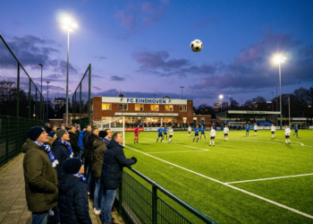 Spectaculair gelijkspel voor FC Eindhoven na afstandsschot vanaf eigen helft, Oranje Nassau degradeert