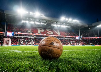 Ryan Flamingo knokt zich na reserverol terug in basis PSV: 'Gespeeld als een baas'
