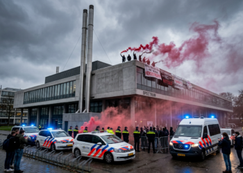 Dakbezetting TU/e beëindigd na ultimatum politie, één demonstrant aangehouden