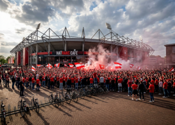 Feestelijk onthaal voor spelers bij De Grolsch Veste