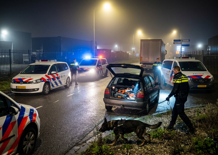 Drie arrestaties na grote ladingdiefstal in Maarheeze, klopjacht op vierde verdachte