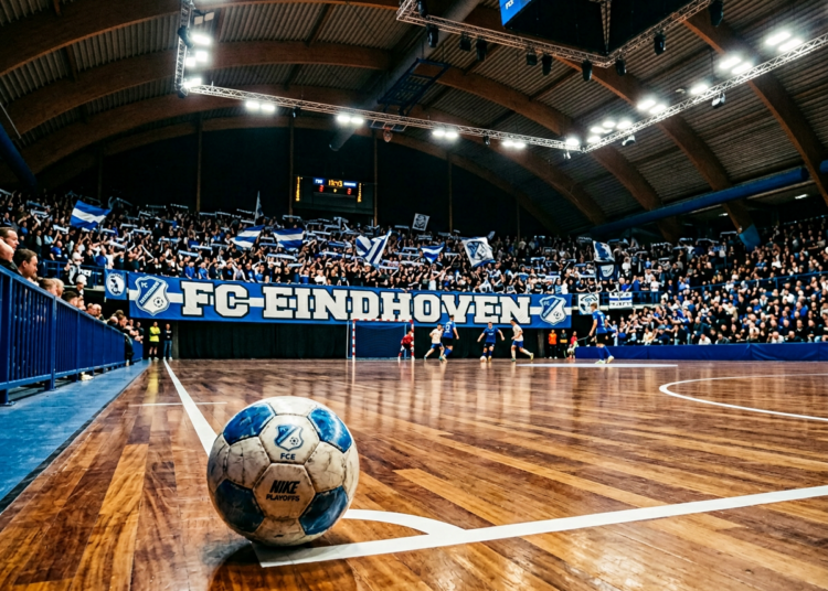Zaalvoetballers FC Eindhoven treffen landskampioen in halve finale play-offs