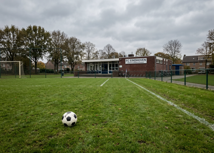 De onbreekbare voetbalpassie van oud-trainer Peter Coumans na dubbel herseninfarct